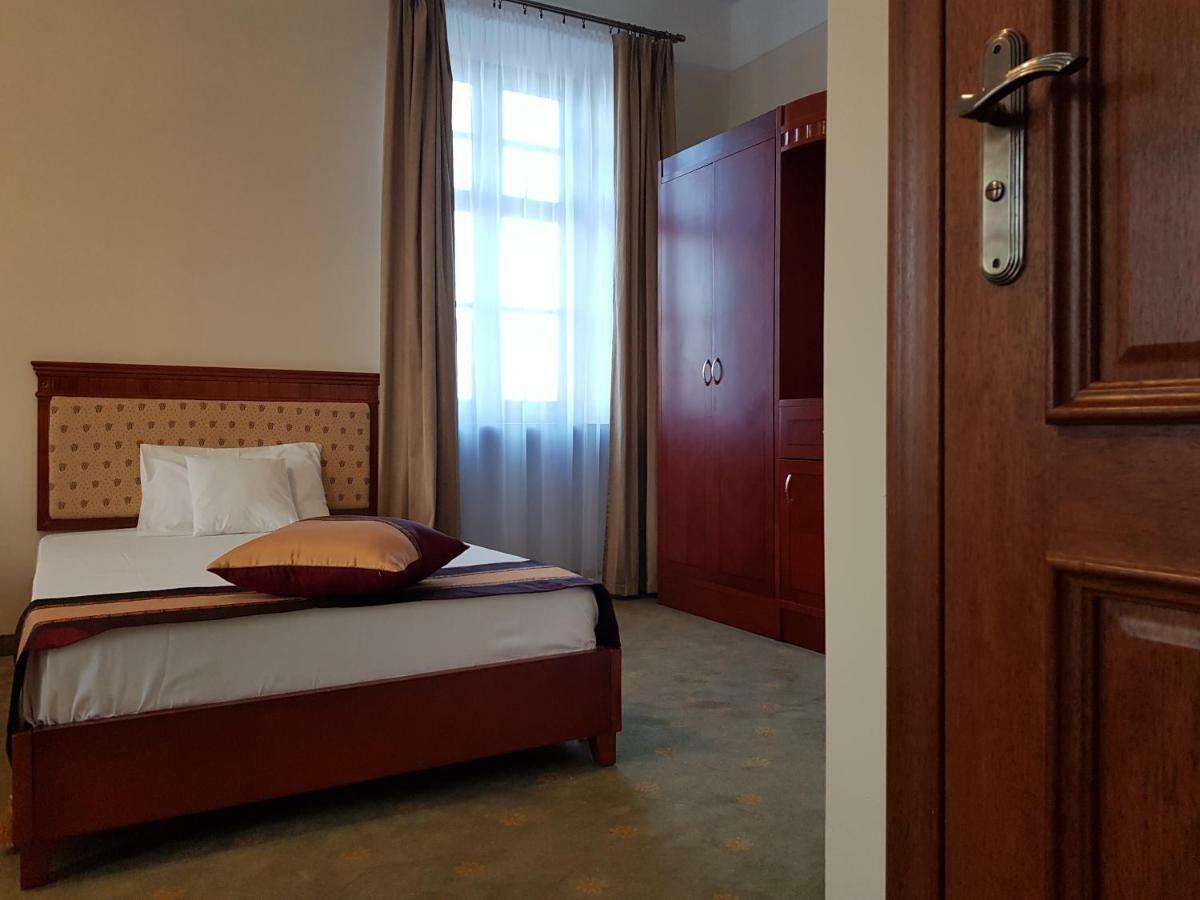 Rezydencja Pod Zegarem Trzebinia  Buitenkant foto